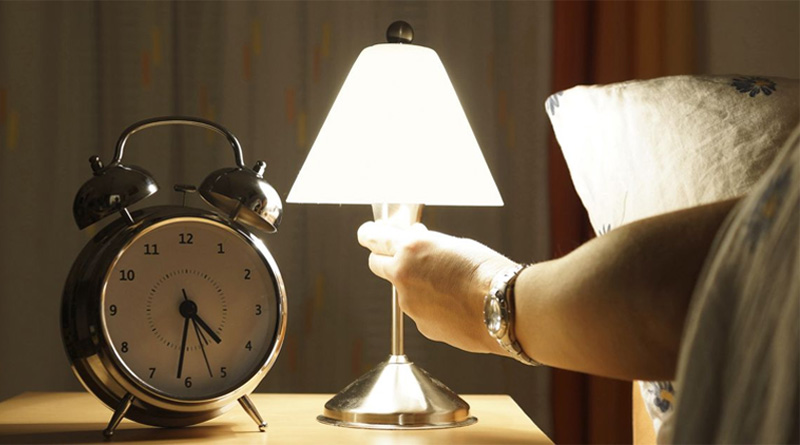 Bahaya! Jangan Tidur Dengan Lampu Menyala!