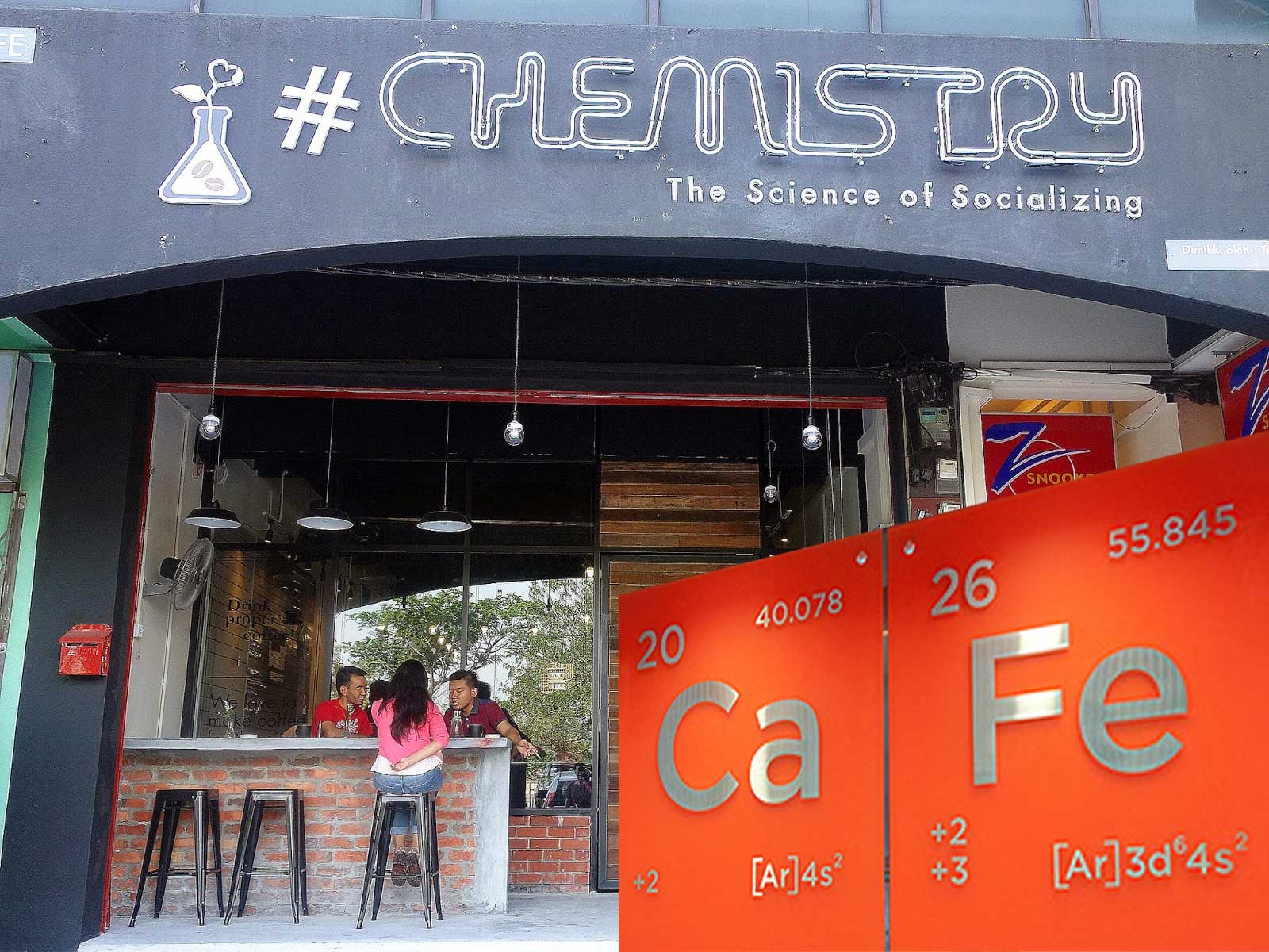 Cafe Bertema Laboratorium Ini Wajib Kamu Kunjungi!