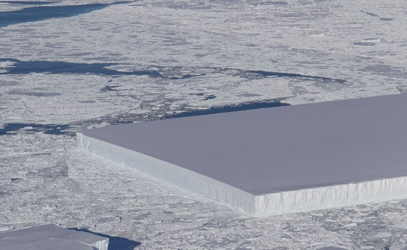 Gunung Es Berbentuk Persegi Sempurna Ada Ditemukan NASA Di Antartika